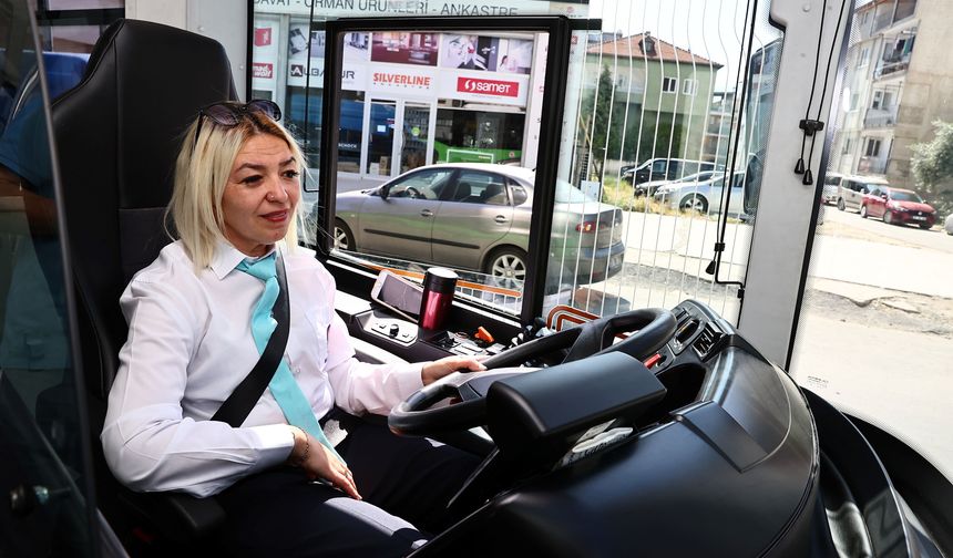 İlk Kadın Otobüs Şoförü Seferine Başladı
