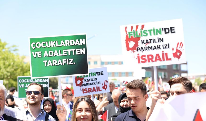 PAÜ'de Filistin'e destek yürüyüşü yapıldı