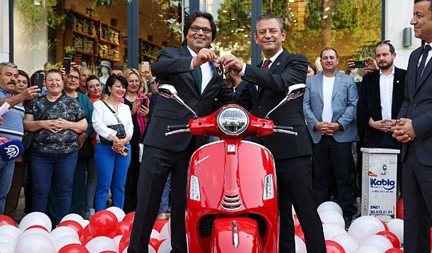 Özgür Özel, Başkan Horzum'a hediye Etmişti! Vespa’ya rekor teklif