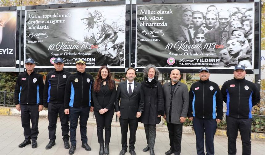 Acıpayam’da bilboardlar Atatürk resim sergisine çevrildi