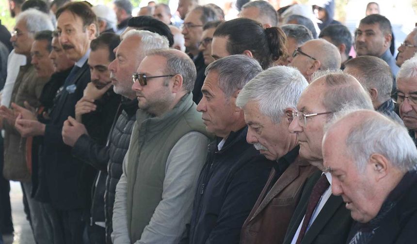 Ersun Yanal'ın Annesi Son Yolculuğuna Uğurlandı