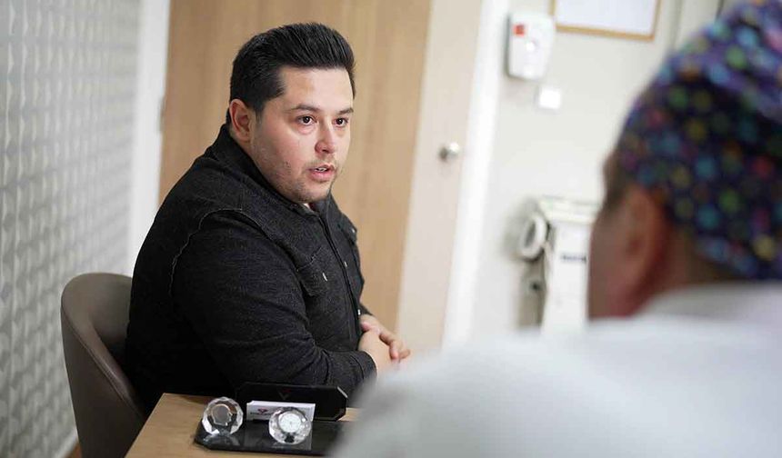 Organları Ters Olan Yiğithan, Tüp Mide Ameliyatı Yapılan Dünyadaki 30 Kişiden Birisi Oldu