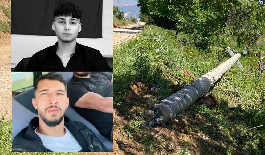 Elektrik direğine çarpan otomobil hurdaya döndü; 2 ölü 1 yaralı