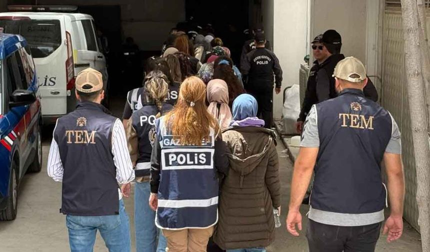 Dev FETÖ operasyonunda gözaltına alınan 225 şüpheli adliyeye sevk edildi