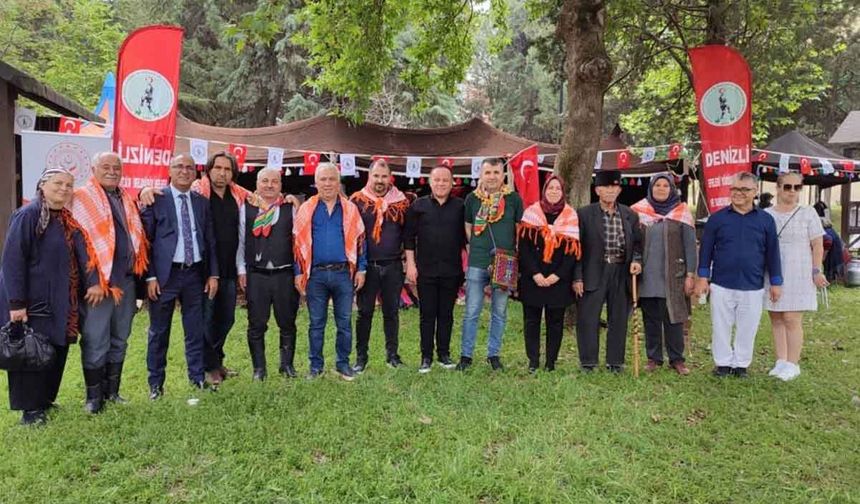 Efeler ve Yörükler huzurevi bahçesine kıl çadır kuruldu