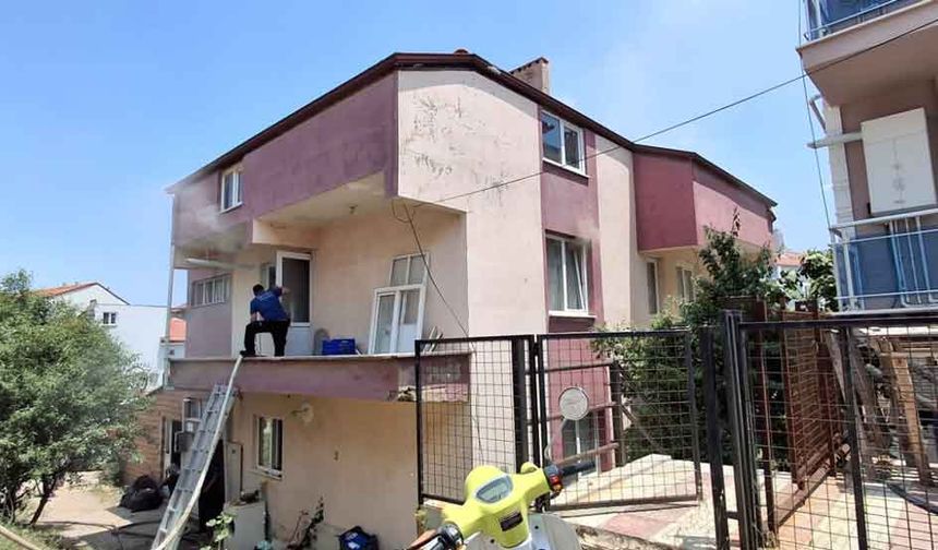 Kurban ile uğraşan ailenin evi yandı