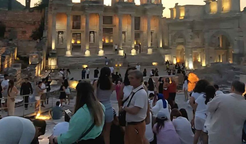 Bayramda yüz binlerce insan kültürel rotalara yöneldi
