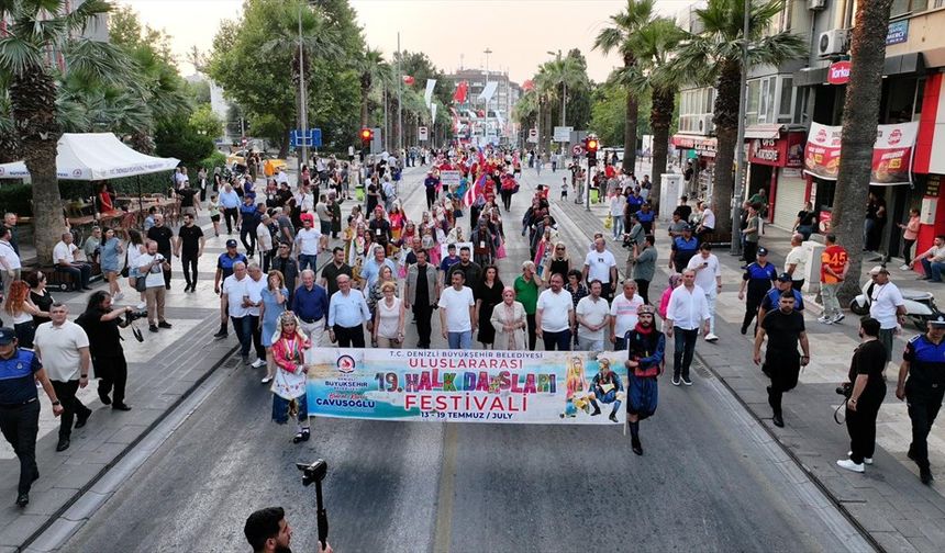 Halk Danslarının Kalbi Denizli’de Atıyor
