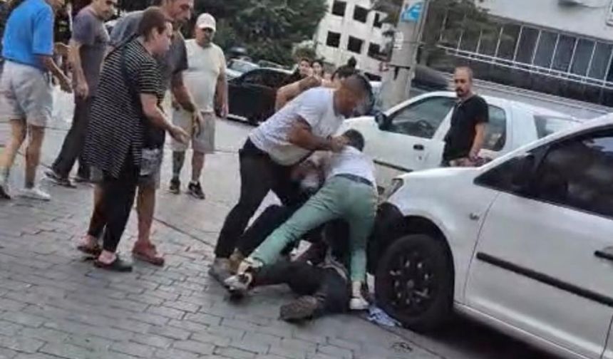 Denizli'de Sokak Ortasında Bıçaklı Kavga:3 Yaralı
