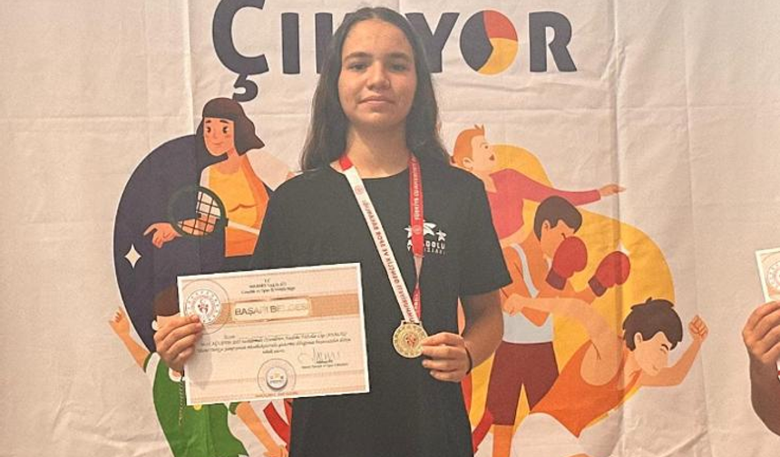 Mersin,Denizlili Yüzücü Dural’a Hayran Kaldı
