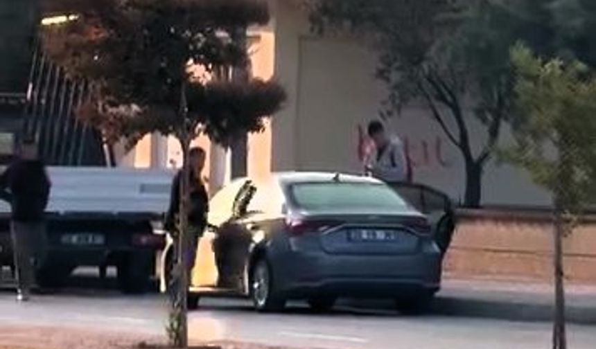 Okul müdürünü üç çocuğunun gözü önünde vurduğu anları kayda aldırdı