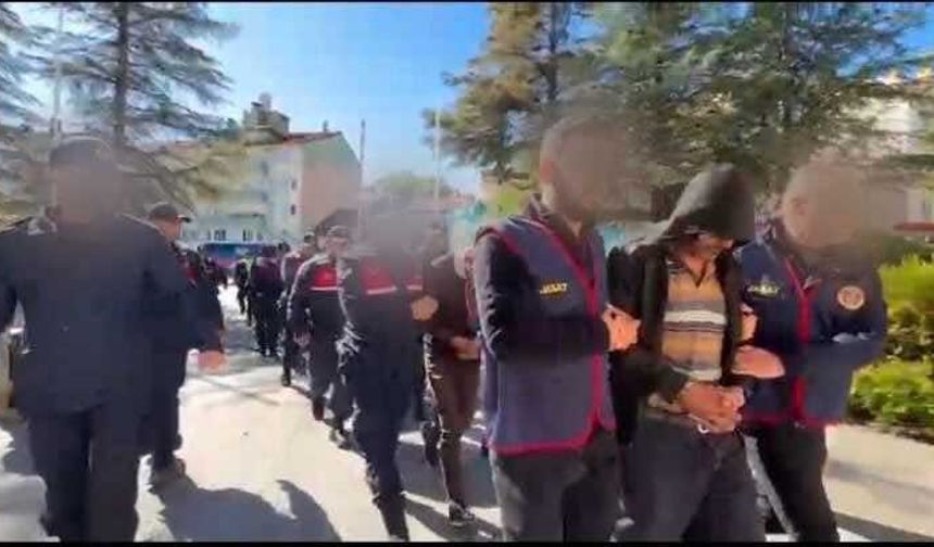 Gündüz çoban, gece hırsız olan ‘Kaçarlar' şebekesi jandarmadan kaçamadı