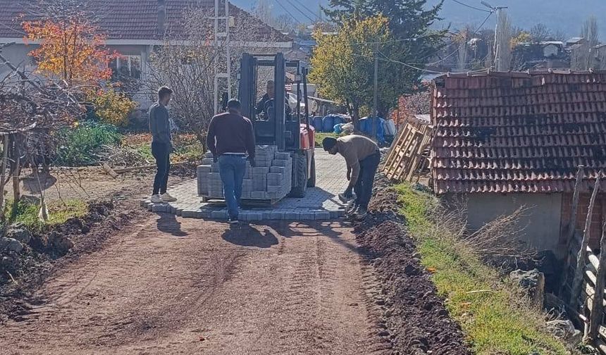 Çameli'nde kilit parke taşı döşeme çalışmaları aralıksız devam ediyor