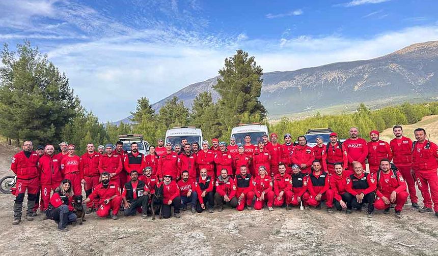 AKUT Ege ekipleri tatbikatlarla gönüllülerini her an göreve hazır hale getiriyor