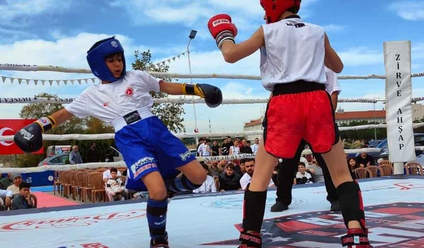 Denizli Kick Boks Galasında sporcular Filistin için ringe çıktı