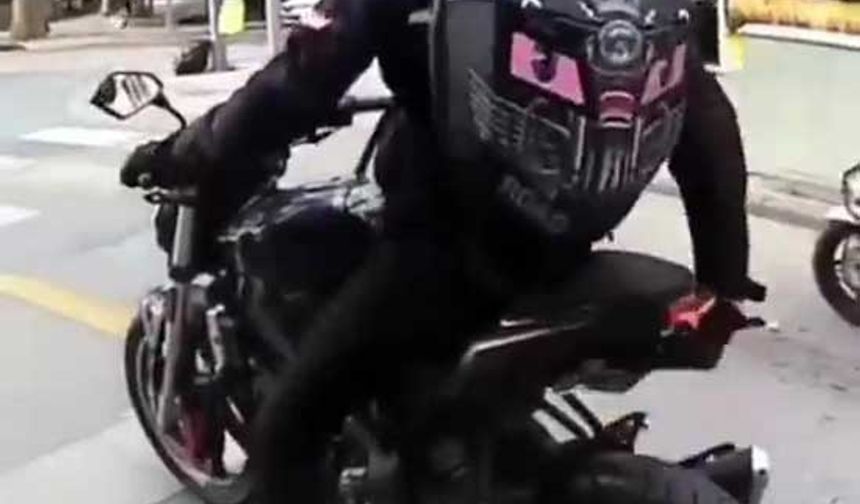 Uyanık sürücü yaptığı düzenekle plakasını gizledi