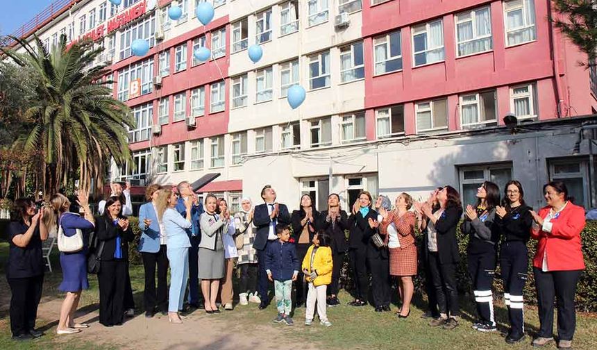 Mavi balonlar diyabete farkındalık için gökyüzüne bırakıldı