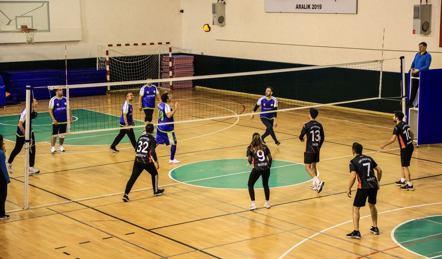 Çameli’de Kurumlar-Mahalleler Arası Voleybol Turnuvası başladı