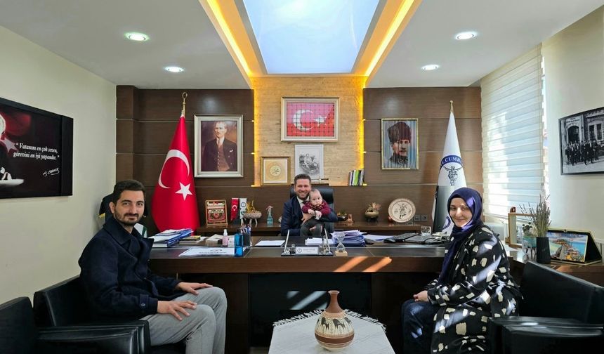 Başkanı Tatık makamında SMA hastası Kerem bebeği ağırladı