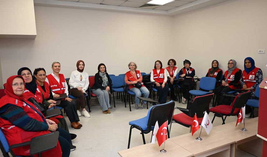 Kızılay Kadın Ekibinden Lösemili Çocuklara Anlamlı Ziyaret