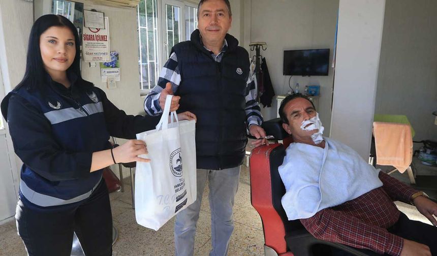 Pamukkale Belediyesi'nden Berberlere Hijyen Paketi