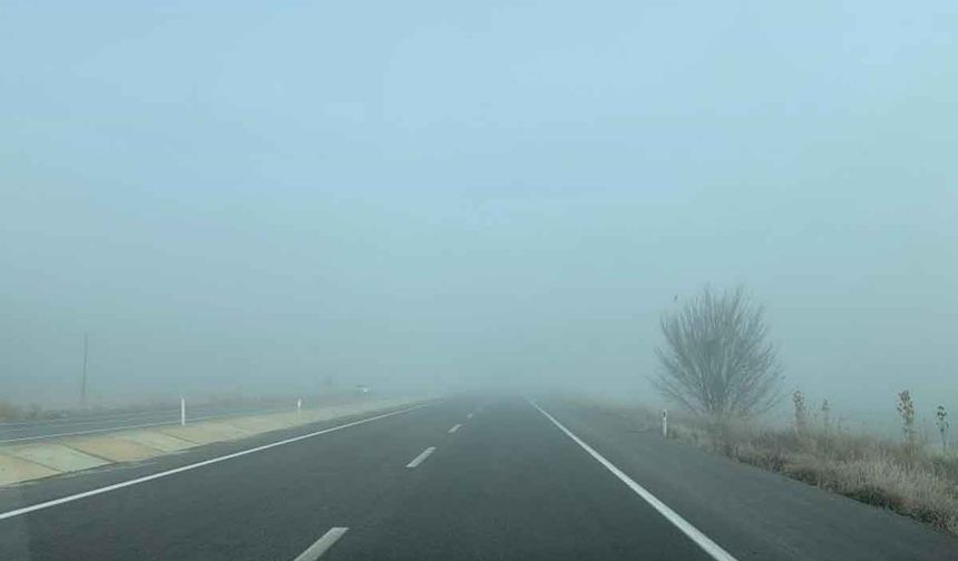 Yoğun sis nedeniyle kara yolu ulaşıma kapatıldı