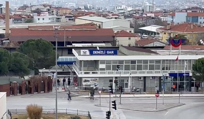 Tren garı önünde unutulan valiz bomba paniğine neden oldu