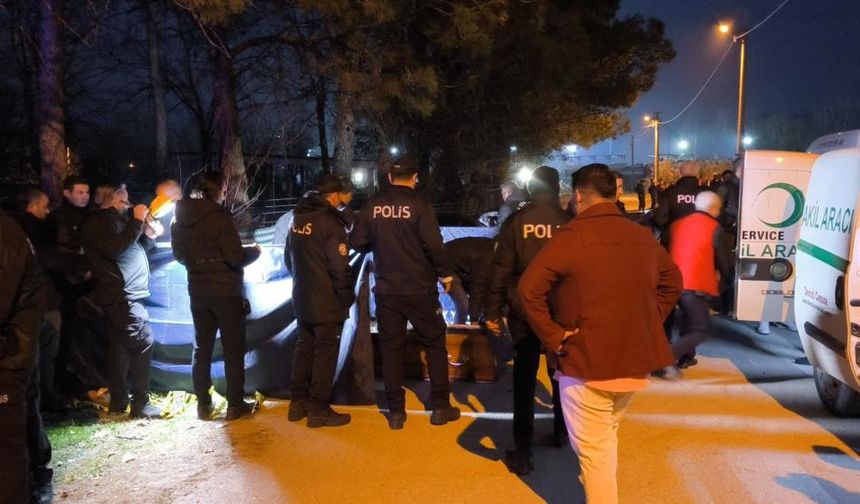 Çarşı ve Mahalle Bekçisi otomobilinde silahla vurulmuş halde bulundu