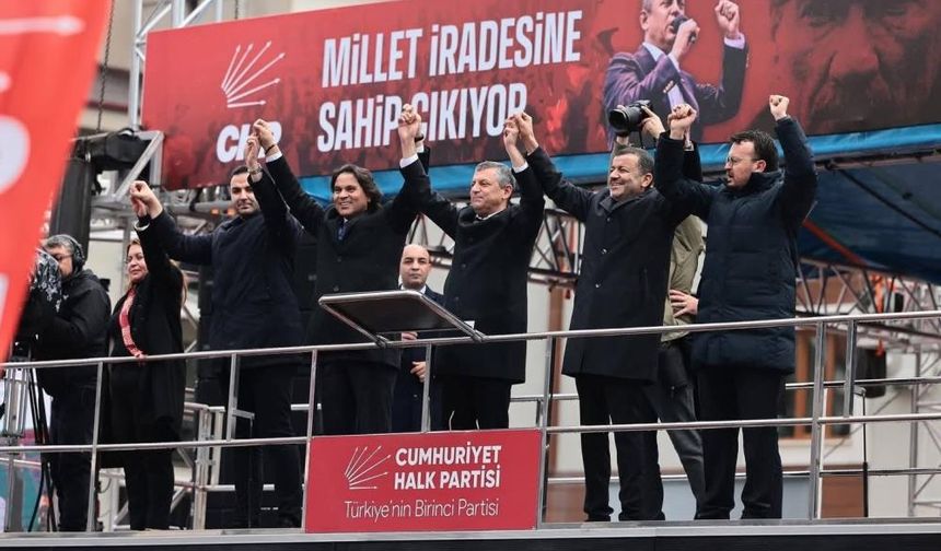 CHP Genel Başkanı Özel: "Seçim sath-ı mailindeyiz, kapı kapı gezmeye var mısınız?"