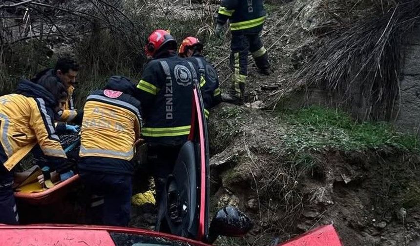 Uçuruma yuvarlanan araçta bulunan 2'si çocuk 5 kişi yaralandı