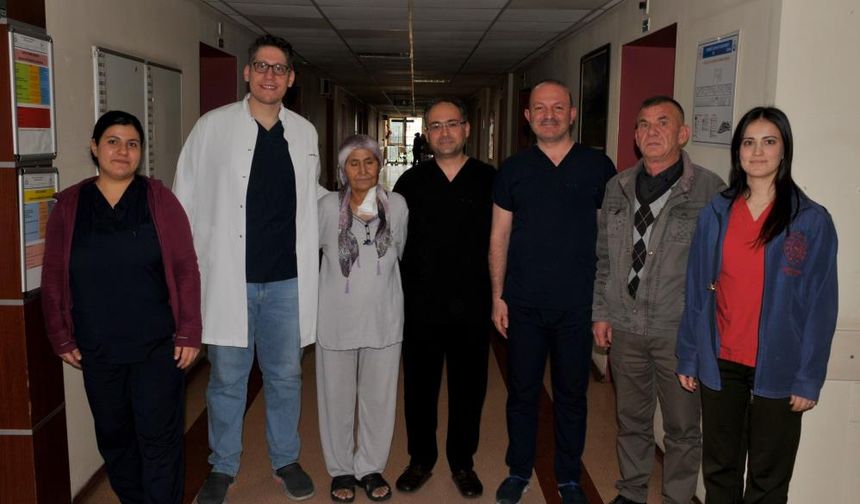 Yemek borusu kanseri olan hastaya cerrahi operasyonla yeni yemek borusu yapıldı