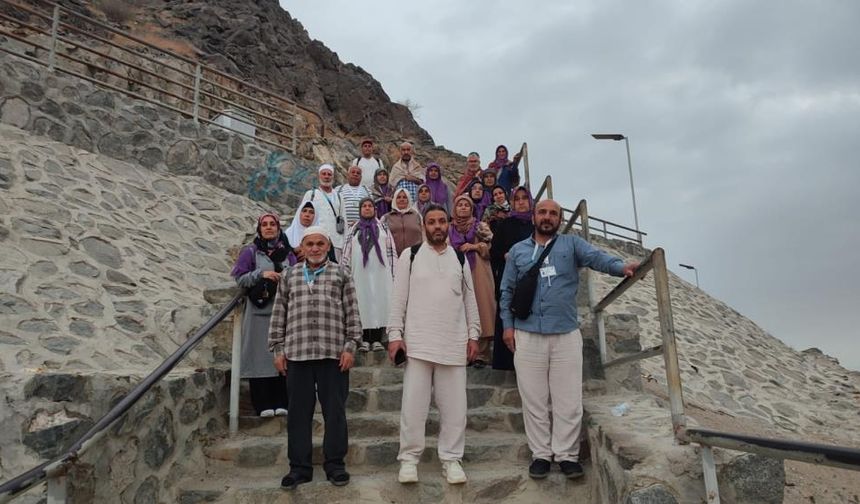 Denizli'li umreciler Hira Nur Dağında manevi iklimi yaşadı