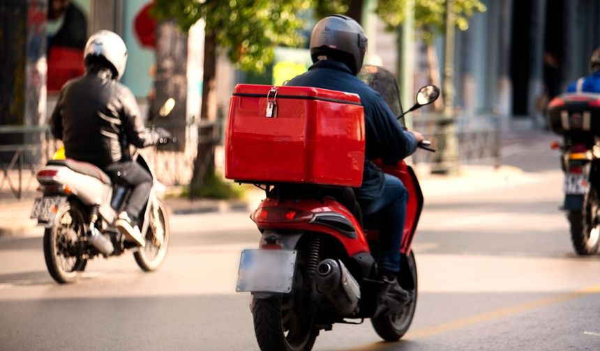 Olumsuz Hava Koşulları  Nedeniyle  Motosikletli Kuryelere  Çıkış  Yasağı