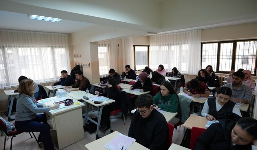 Büyükşehir’den YKS’ye hazırlanan gençlere deneme kulübü desteği