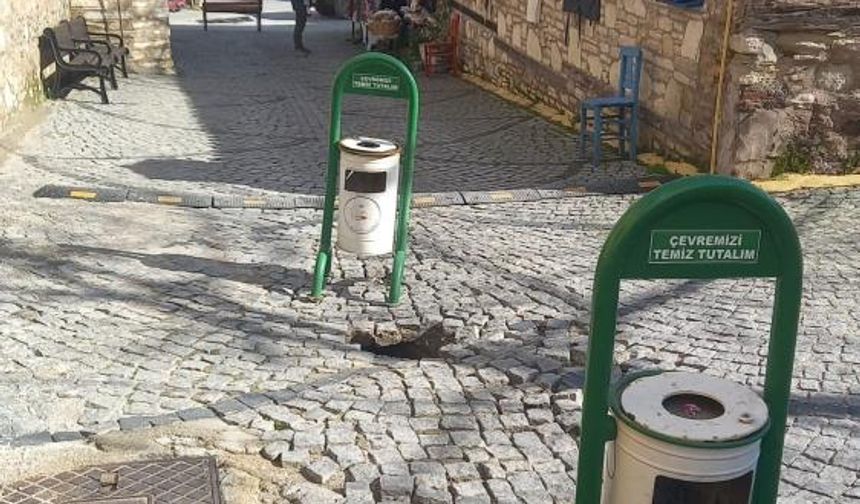 Tarihi altyapı çöktü, yol trafiğe kapatıldı