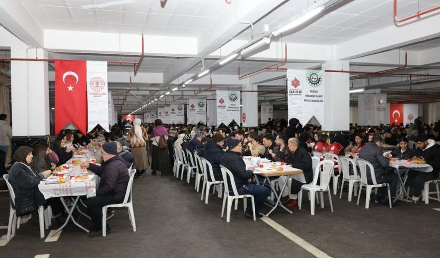 Denizli OSB'nin geleneksel iftar sofrasında 3 bin öğrenci buluştu