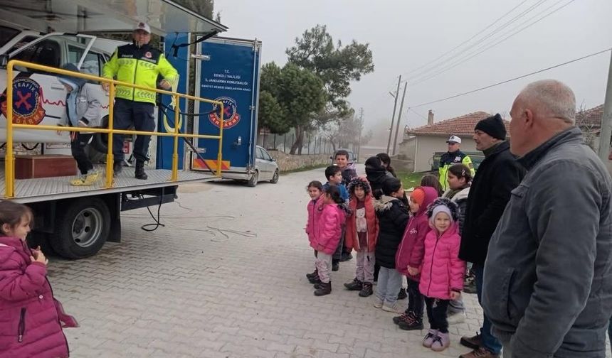 Jandarmadan çocuklara emniyet kemeri eğitimi