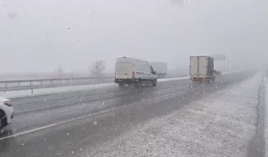 Denizli'nin yüksek kesimlerinde kar yağışı etkili oluyor
