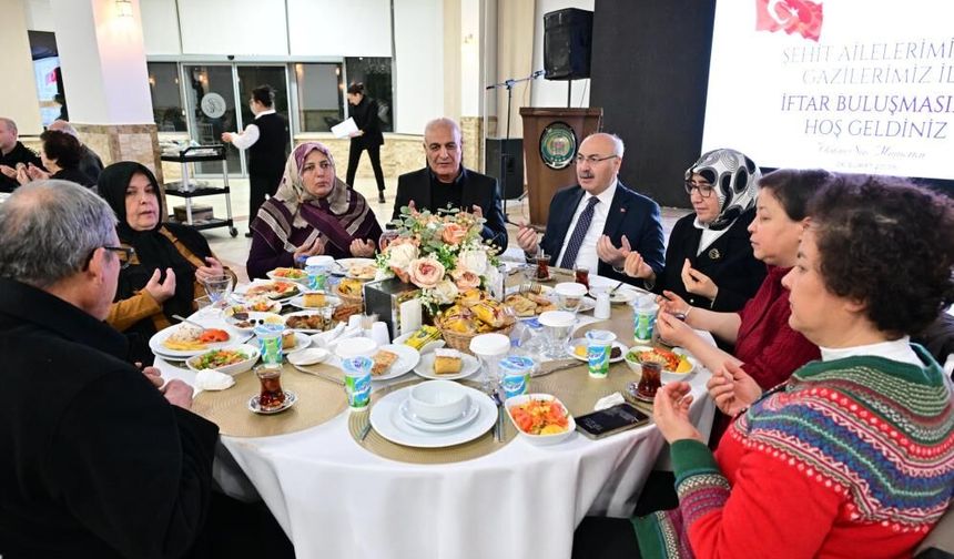 Vali Köşger, şehit aileleri ve gaziler iftarda buluştu