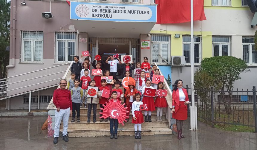 Dr. Bekir Sıddık Müftüler İlkokulu’nda Bayrak Coşkusu