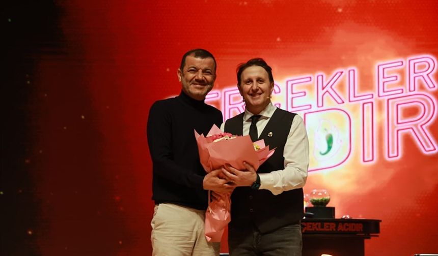 2. Denizli Komedi Sahnesi kahkaha tufanıyla başladı