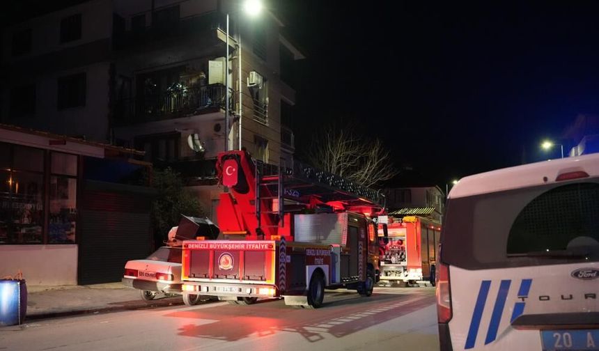 Balkondaki kombiden çıkan yangın mahalle sakinlerini korkuttu