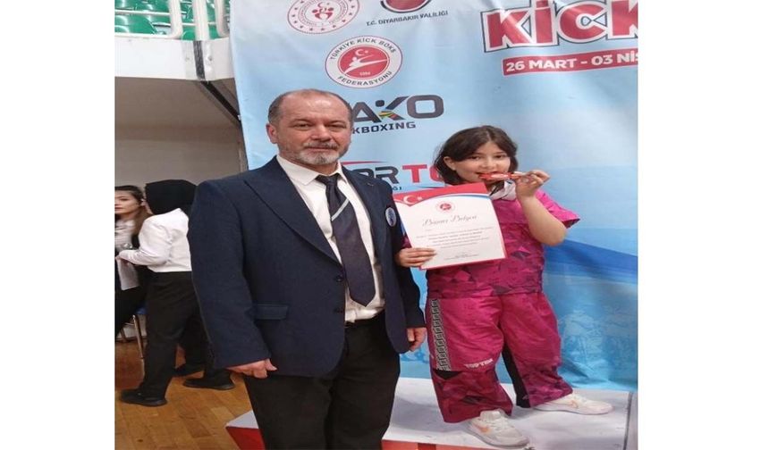 8 yaşındaki demir yumruk Nebahat Eda’dan gururlandıran başarı