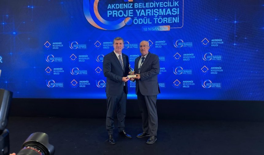 Çameli’den Çifte Başarı: Başkan Arslan Komisyona Seçildi, Belediye Ödüllendirildi