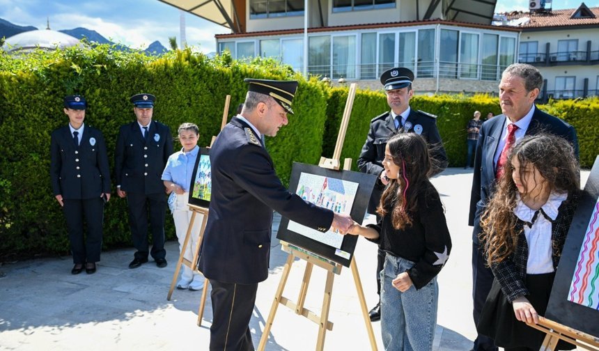 Denizli’de Polis Haftası’nda Öğrencilere Anlamlı Ödül