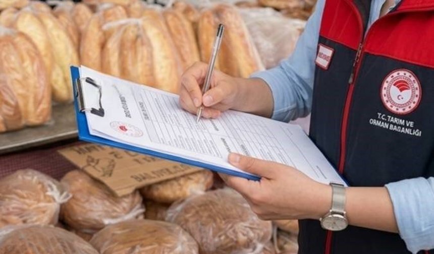 Pazarda etiketsiz ve ambalajsız ekmek satan esnaf hakkında işlem yapıldı