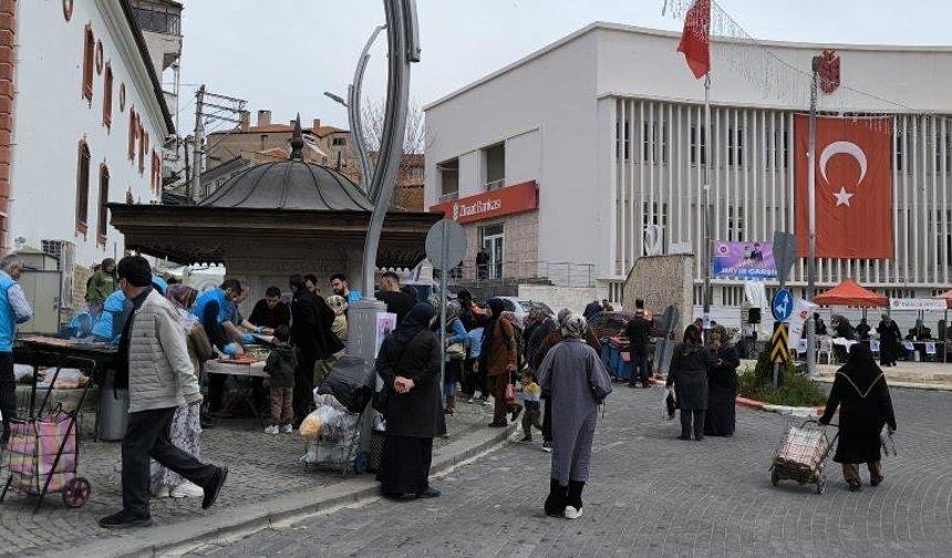 Tavas Müftülüğü evlenecek gençler için hayır çarşısı kurdu