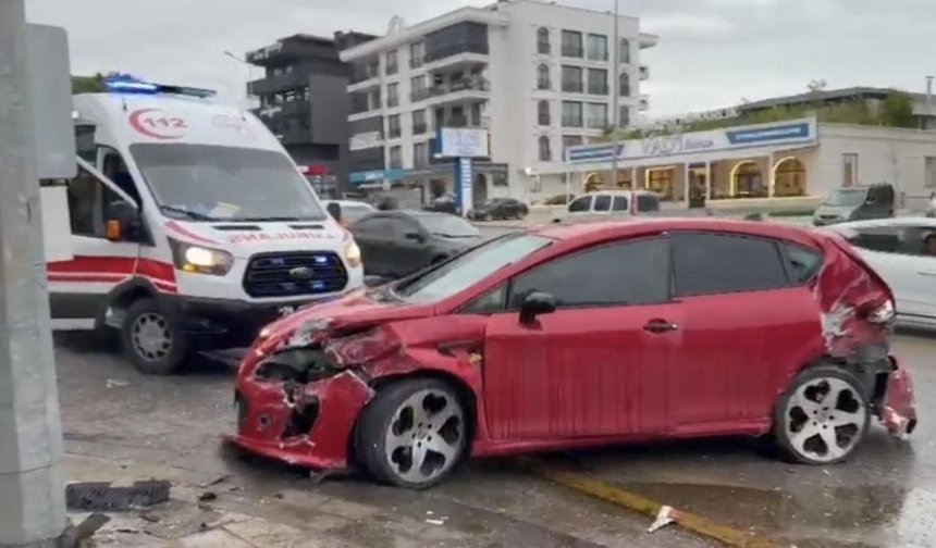 Denizli’de zincirleme trafik kazası: 4 yaralı