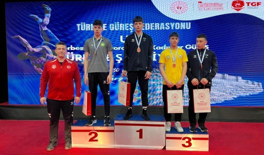 Denizli'li güreşçiler Türkiye şampiyonu