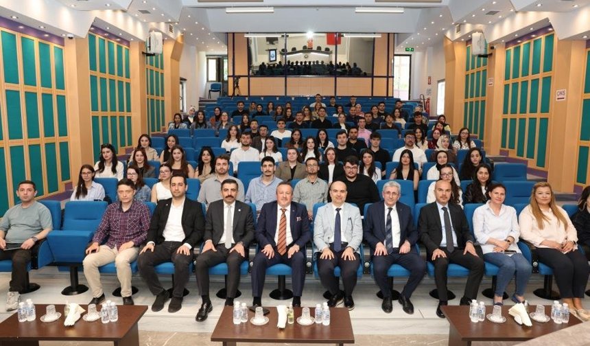 Üniversiteli öğrenciler Denizli OSB Yönetim Kurulu Başkanı Selim Yaymanoğlu ile buluştu